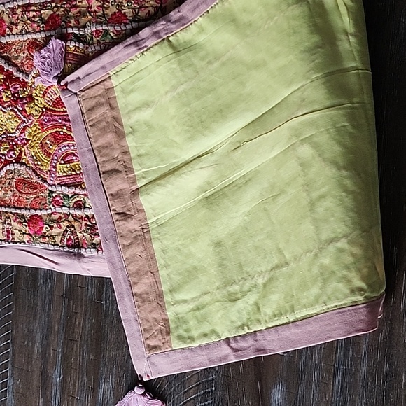 NWOT beautiful hand embroidered table runner. - Picture 4 of 4